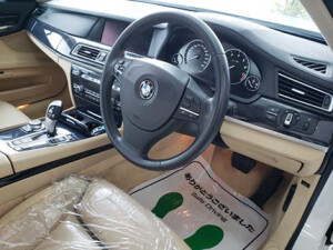 BMW740_12
