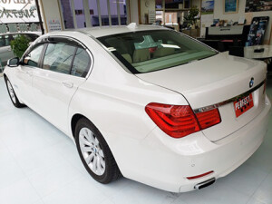 BMW740_8